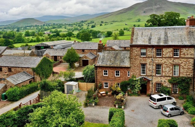 Amazing 2BD Apartment -Upper floors of Dufton Hall