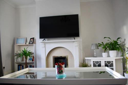 Amazing 2-Bed Home w/Private Garden Free Parking