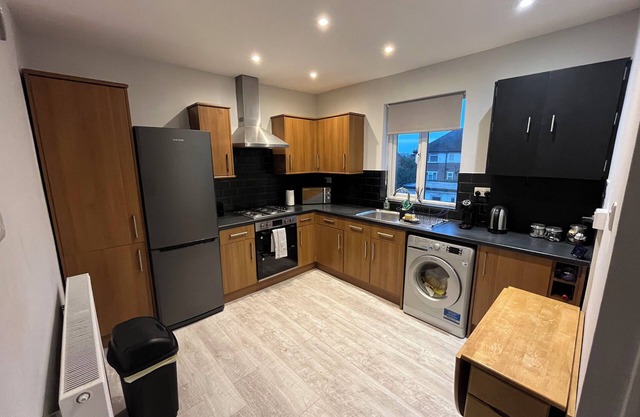 Amazing 2-bedroom comfy condo with WiFi in vibrant London