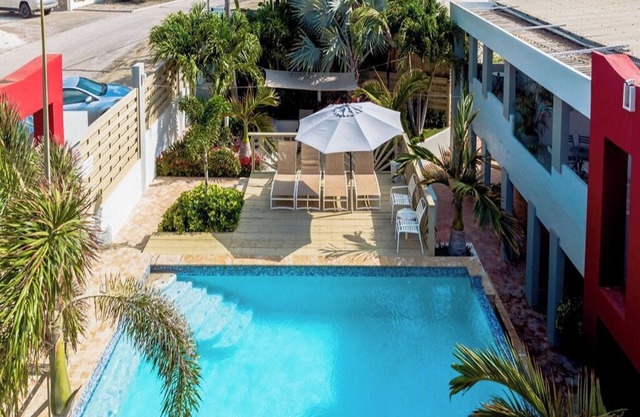 Amazing 2BR 1BA w/ Pool~ Close to the Beach ~ BBQ!
