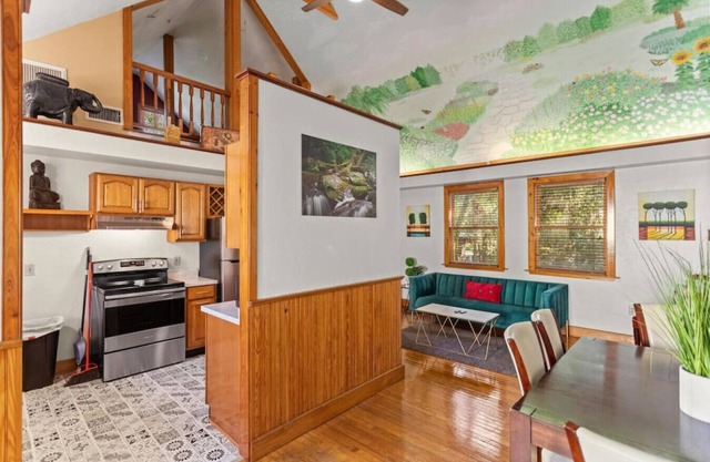 Amazing 2br 2ba with Loft C