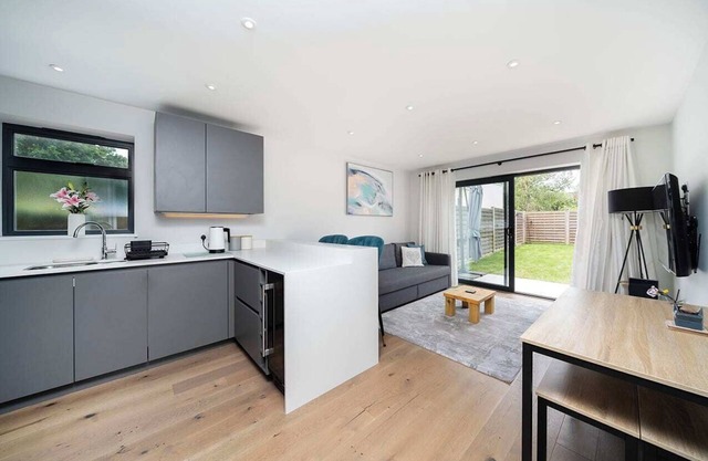 Amazing 2BR Flat With Garden