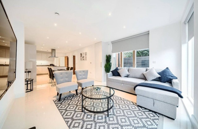 Amazing 3 Bed Wimbledon Flat