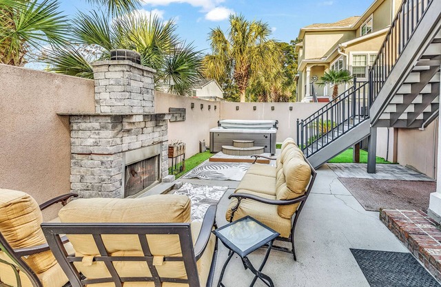 Amazing 3-bedroom townhome in lovely Little River with Hot tub!