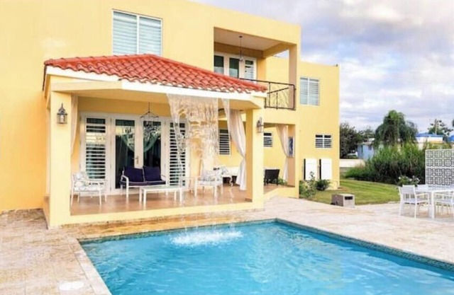 Amazing 3 bedroom W/ Private Pool A/C in bedrooms