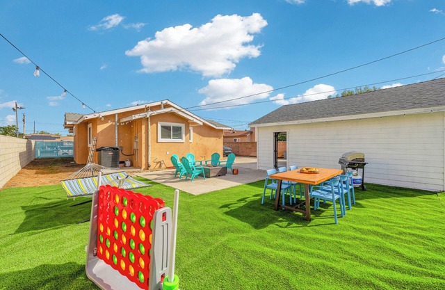 Amazing 4-bedroom house in peaceful Midway City w/ fire pit lounge, backyard