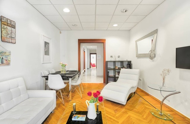 Incroyable Full Apt Downtown Plaka. 145m2 m au coeur du centre-ville d'Athènes.