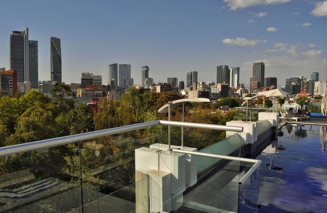 Amazing 5 Star Condo Great Location.