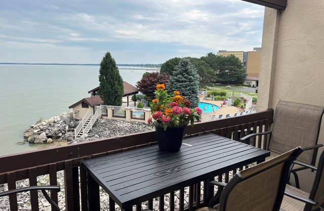 Amazing 8 Island Lake Erie views from your balcony in a gated resort community