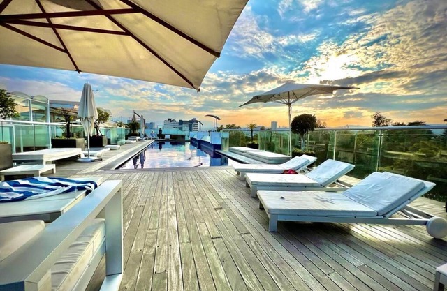 Amazing Balcony Park view Condo.