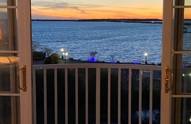 AMAZING BAYSIDE SUNSET VIEWS! Sunset 309 @Coconut Malorie Resort next to Fagers!