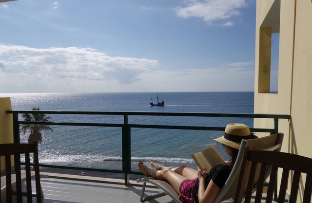 Appartement de vacances 4 étoiles en bord de mer avec vue sur l'océan et piscine