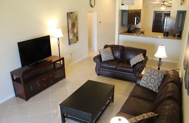 Bella Terra Condo avec des améliorations de 25 000 $. Affaires / Exécutif / Vacation friendly!