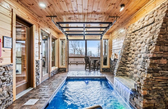 Amazing BRAND NEW Pool Cabin, Incredible Views and Amenities