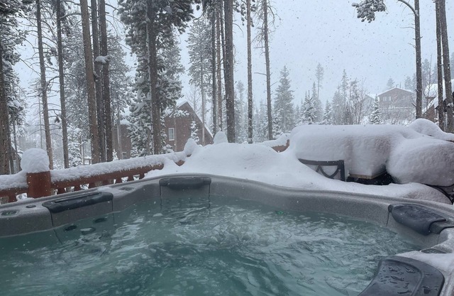 Amazing Cabin Just Above Downtown Winter Park. Private Hot Tub!