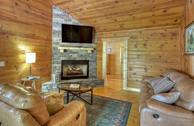 Superbe cabine avec loft, nouveaux ponts avec bain à remous donnant sur le lac Carters!
