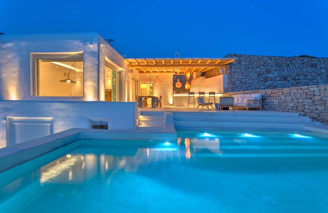 Villa contemporánea ubicada en la playa de arena, 5 habitaciones, 5 baños, piscina, vista