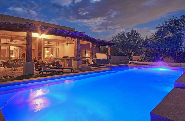 DOMAINE PRIVÉ POUCE JUSQU'À 25 GRANDES PISCINES CHAUFFÉES-2 SPAS À L'INTÉRIEUR ET À L'EXTÉRIEUR
