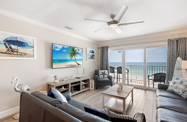 Condo de luxe entièrement rénové / vue imprenable sur la plage au 4ème étage / piscine chauffée