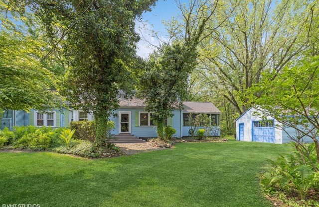 Amazing find! Quiet house w/ pool and screened porch. Close to beach.