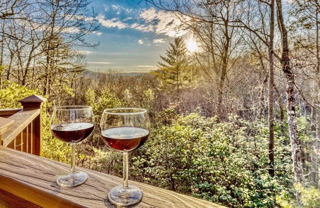 Summer Availability!! + Mountain View + Hot Tub + Fire Pit + Wrap-around Deck