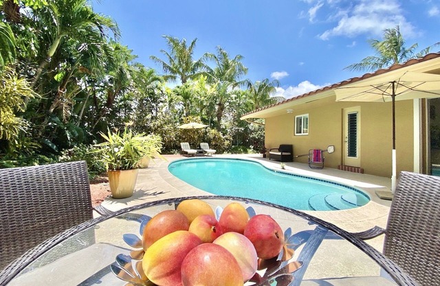 Amazing Fort Lauderdale 2BD/2BT+Den with Heated Pool, Close to the Beach!