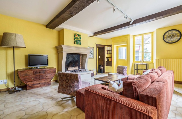Amazing home in Dommartin-le-Saint-Pèr