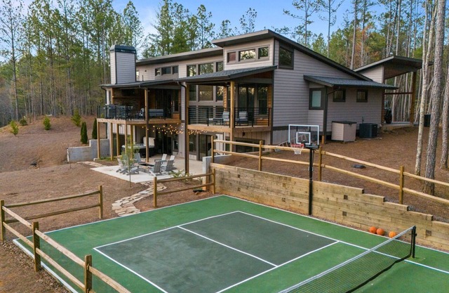 Amazing Grace ~ Modern Cabin w/Indoor Heated Pool ~ Pickleball ~ Basketball ~ Hot Tub ~ Fire Pit