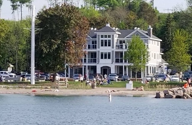 Nouveau condo au coeur de Sister Bay - Waterview !!!