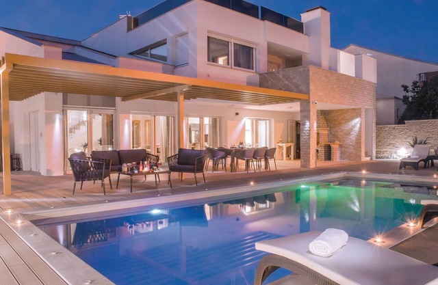 Belle maison de 5 chambres à Pirovac