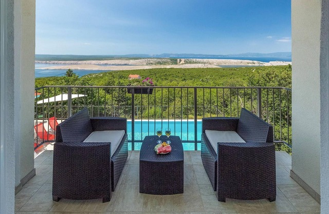 Villa Aqua
