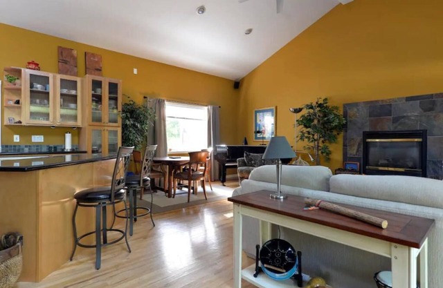 Amazing Home...Large Space Yet Cozy