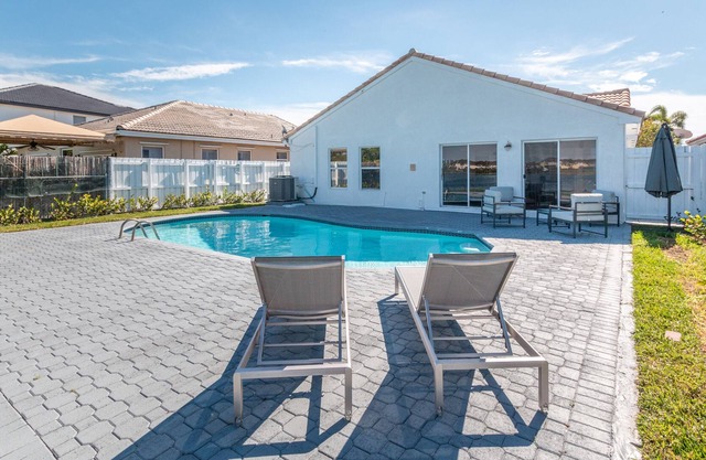 Amazing Home with Lake view. Private pool
