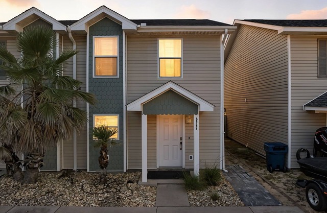 Entire Townhome in St Andrews, pet friendly-- walk to restaurants, bars, the Bay