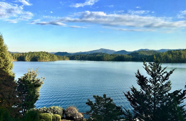 Amazing Lake Front House sur le lac Santeletah