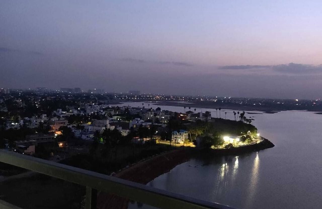 Magnifique condo Sky avec vue sur le lac | Appartement de luxe de 3 chambres dans la ville