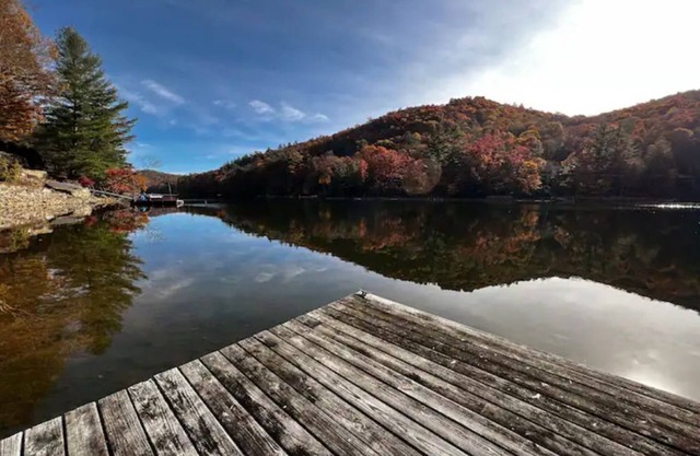 Amazing Lakefront home with private NEW dock