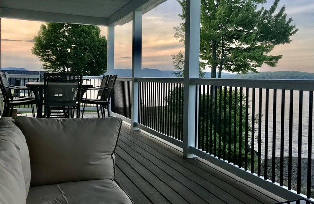 Incroyable maison au bord du lac avec quai; Peut accueillir 7 personnes