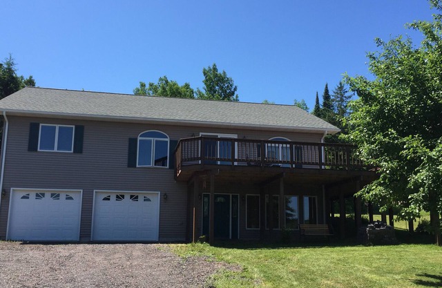 nouvelle maison, 4 saisons, vue sur le canal, foyer, belle terrasse, excellent emplacement pour les sentiers