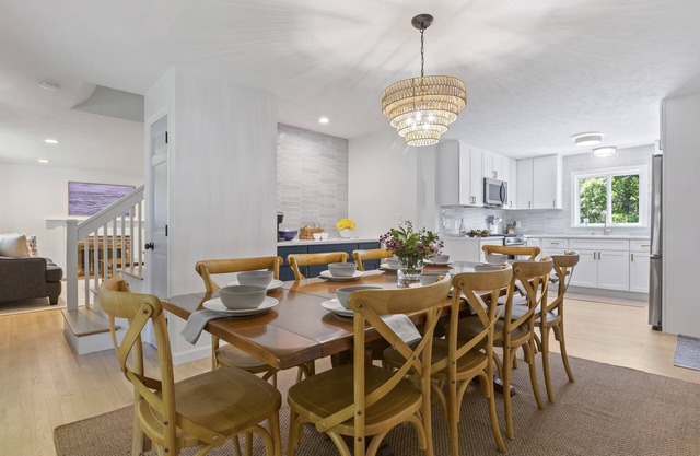 Newly Renovated Home! Hottub! Walk 2 beach! Slps 9