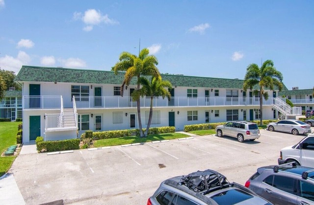 Amazing Location, this 2/2 is in the center of it all!