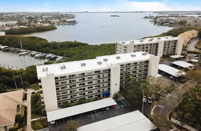 Amazing Location! Five Minutes from the Beach! Family-Sized Condo