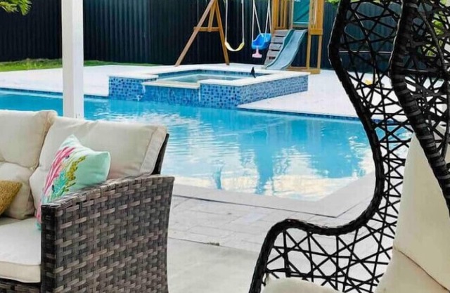 Amazing New Pool Jacuzzi BBQ Waterfall Near Miami Massage chair