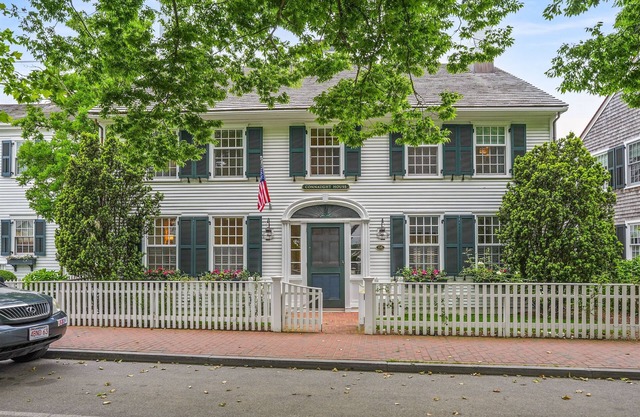Amazing North Water Edgartown Compound With Pool