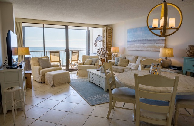 Beautiful 2 Bedroom / 2 Bath Condo Oceanfront