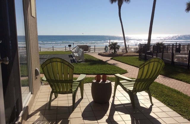 Pristine Direct OceanFront * Walkout au 1er étage * 2/2 * W / D * No-Drive Beach, SeaCoast