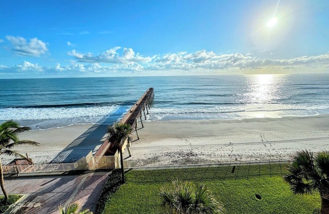 AMAZING OCEAN FRONT - TOP FLOOR PENTHOUSE- PLUS PIER - 3BDRM/4BATH - 3,600 SF