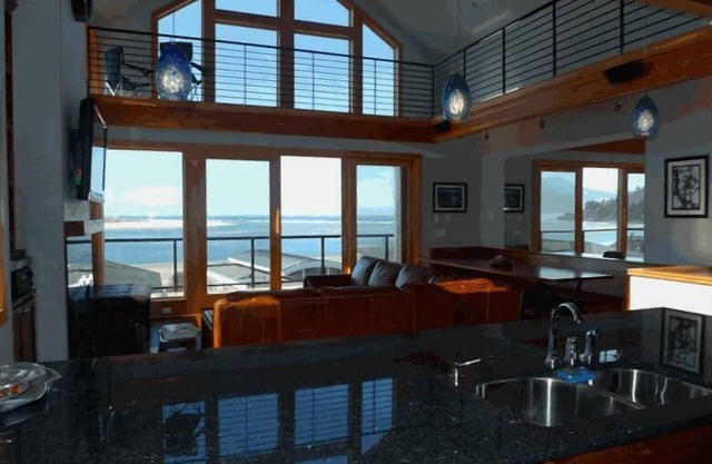 AMAZING OCEAN VIEW LUXURY Beach Home 'The Skyscraper' Netarts