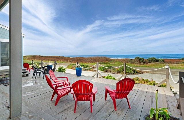 Incroyable maison en bord de mer & guesthouse avec bain à remous, accès à la plage et terrasses - 2 chiens OK
