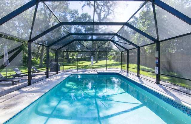 Amazing Pool Home Retreat - Close to Downtown Tampa